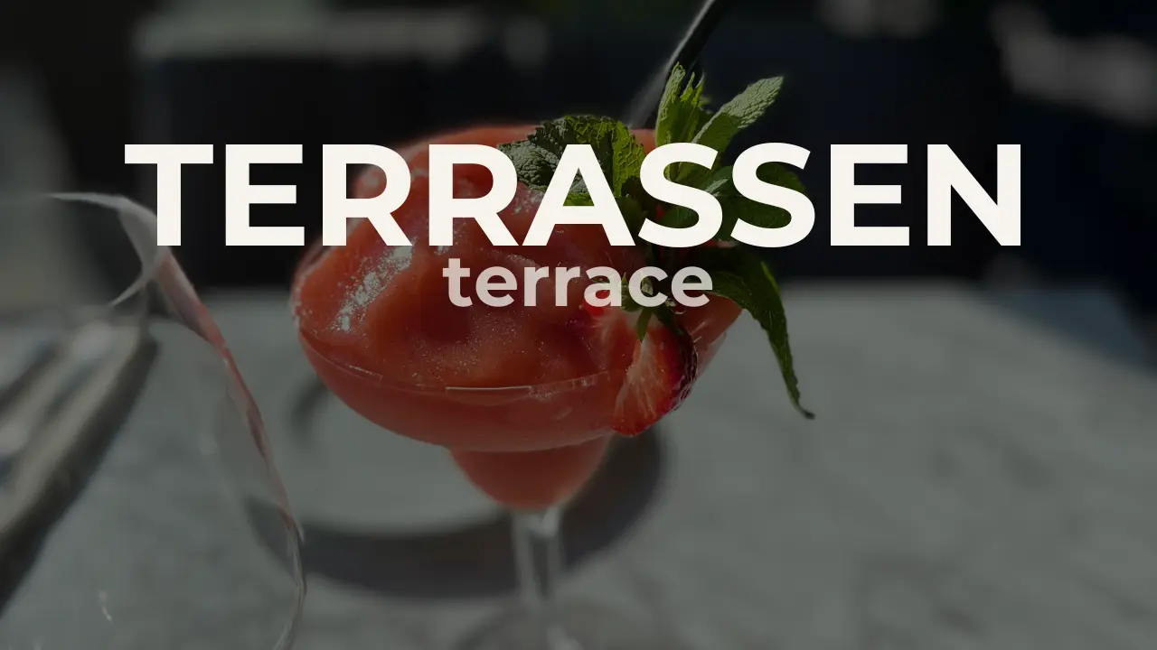bild på frozen strawberry margarita med texten terrassen över